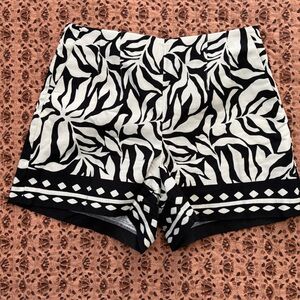 Black & White Leaf Print shorts